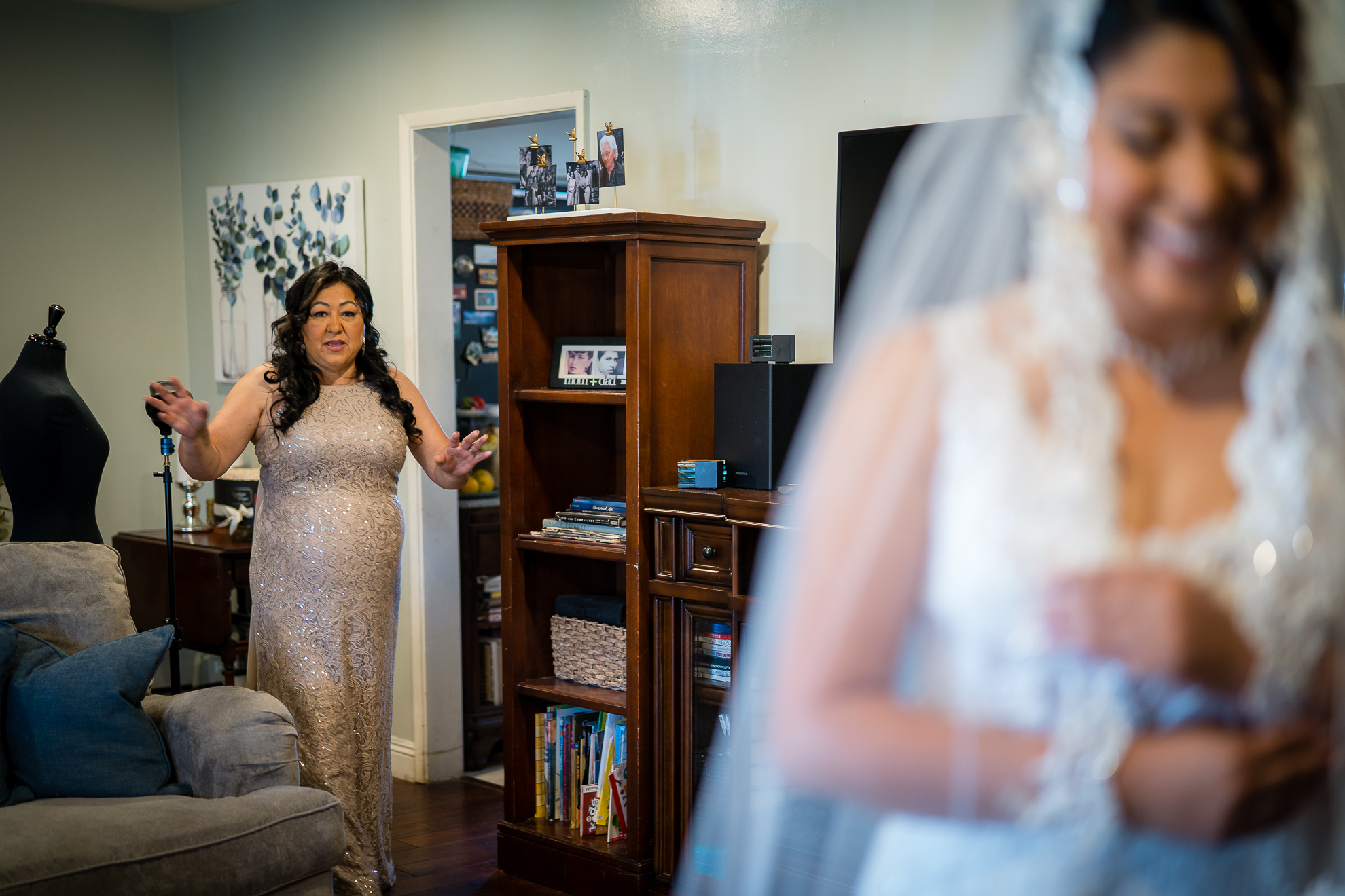 ThomasKim_photography A bride is getting ready in a stylish living room.